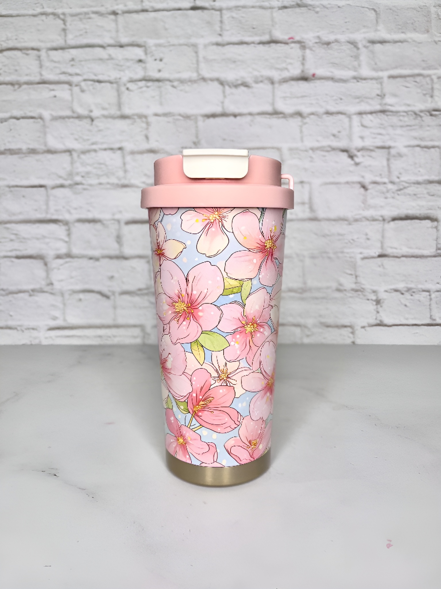 ماگ گلدار با طراحی مدرن و سبک خاص