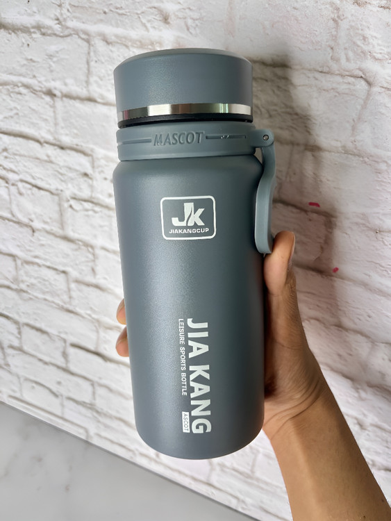 فلاسک استیل با طراحی کاربردی و زیبا