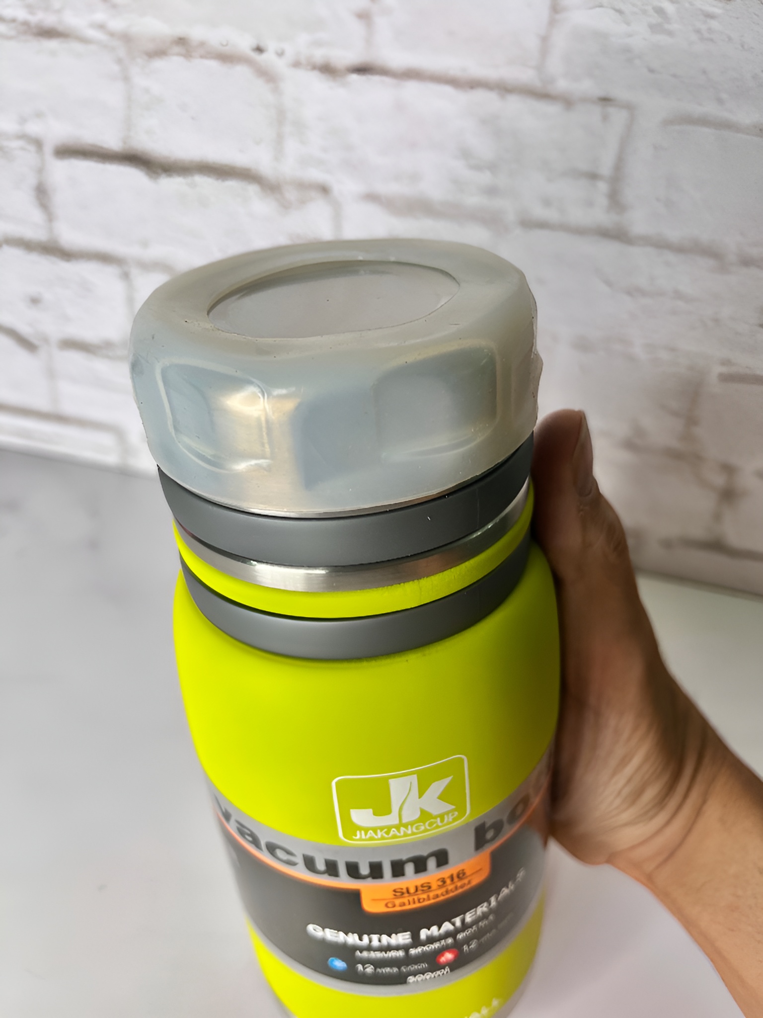 فلاسک استیل با طراحی کاربردی و ظاهری شیک