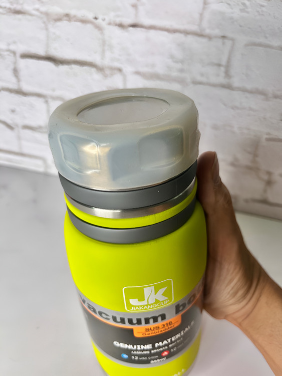 فلاسک استیل با طراحی کاربردی و ظاهری شیک