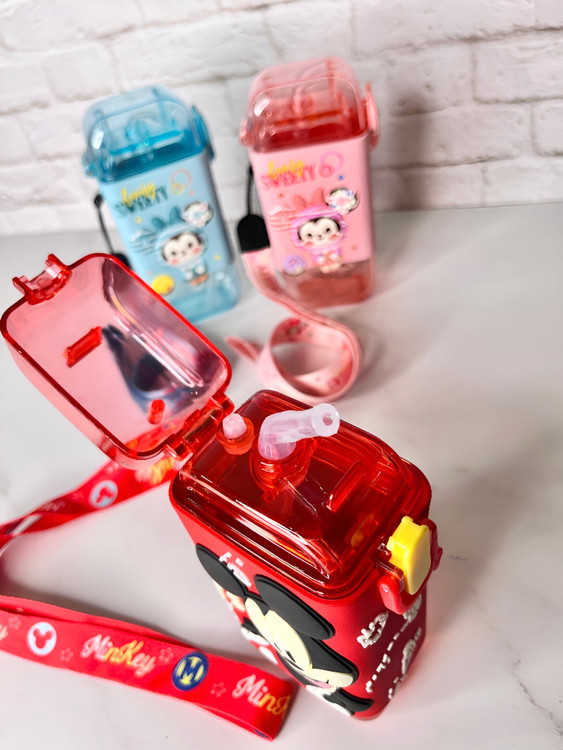 قمقمه کودک فانتزی با طراحی خاص و ظاهری شبیه کتاب