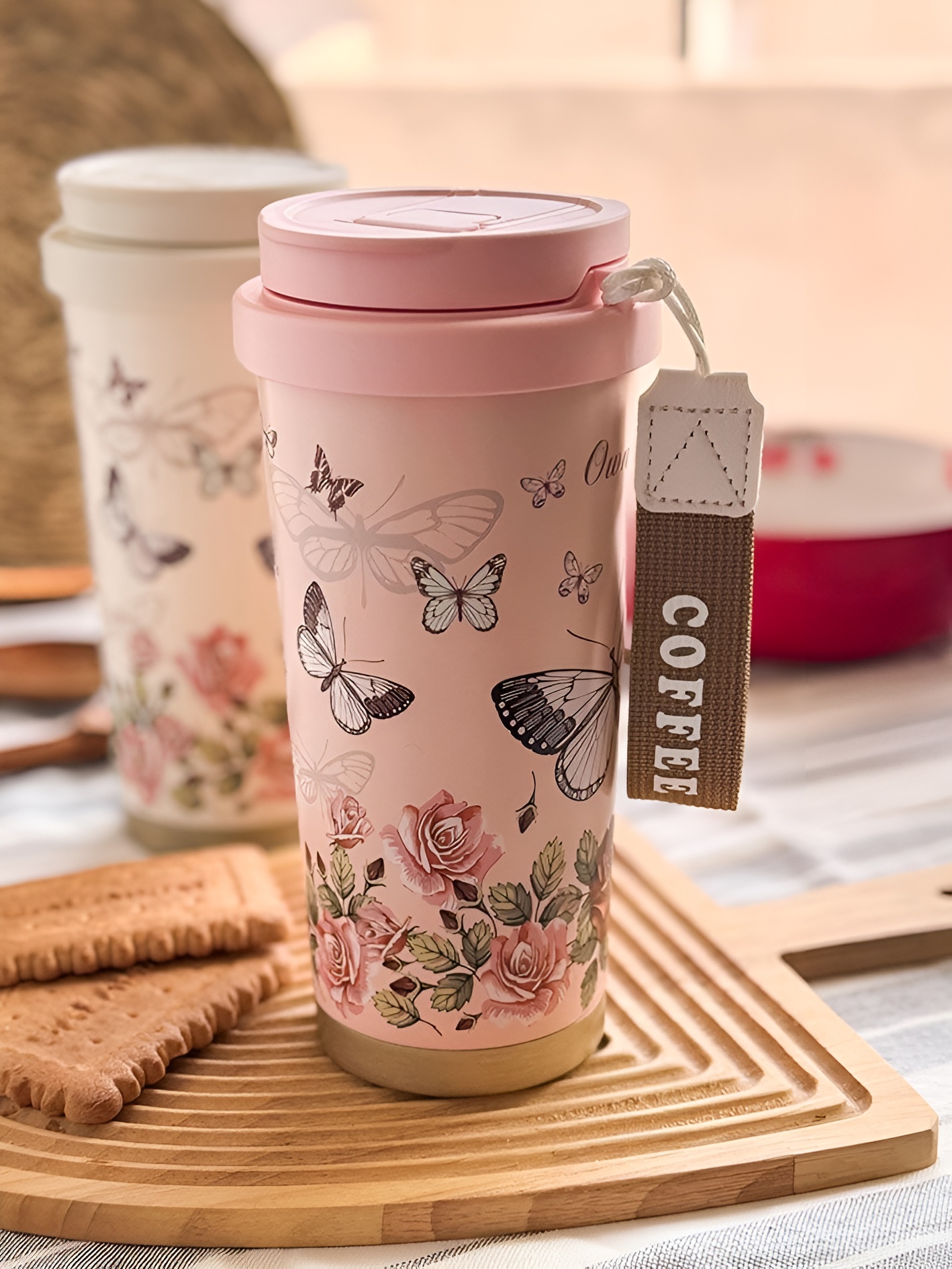 ماگ پروانه با بدنه بادوام و طراحی کودک‌پسند