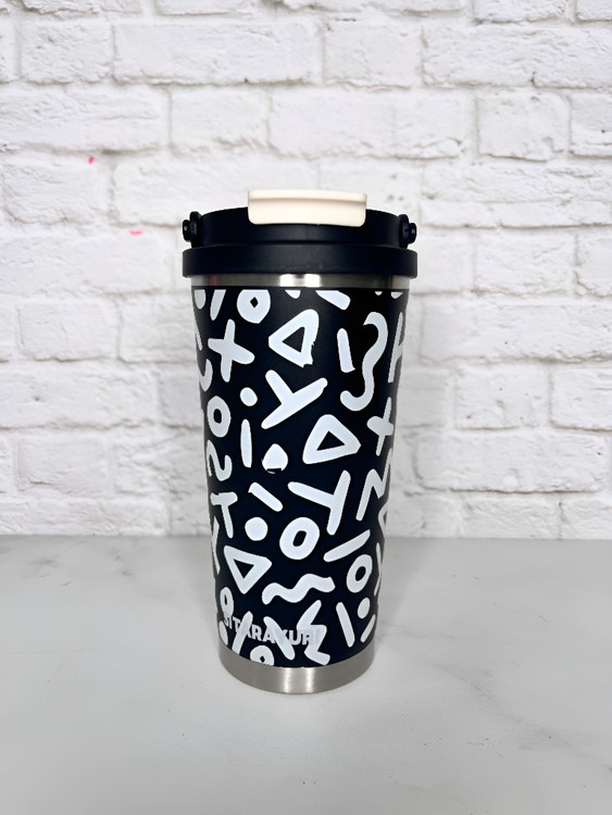 ماگ سه حالته با سه حالت مختلف نوشیدن