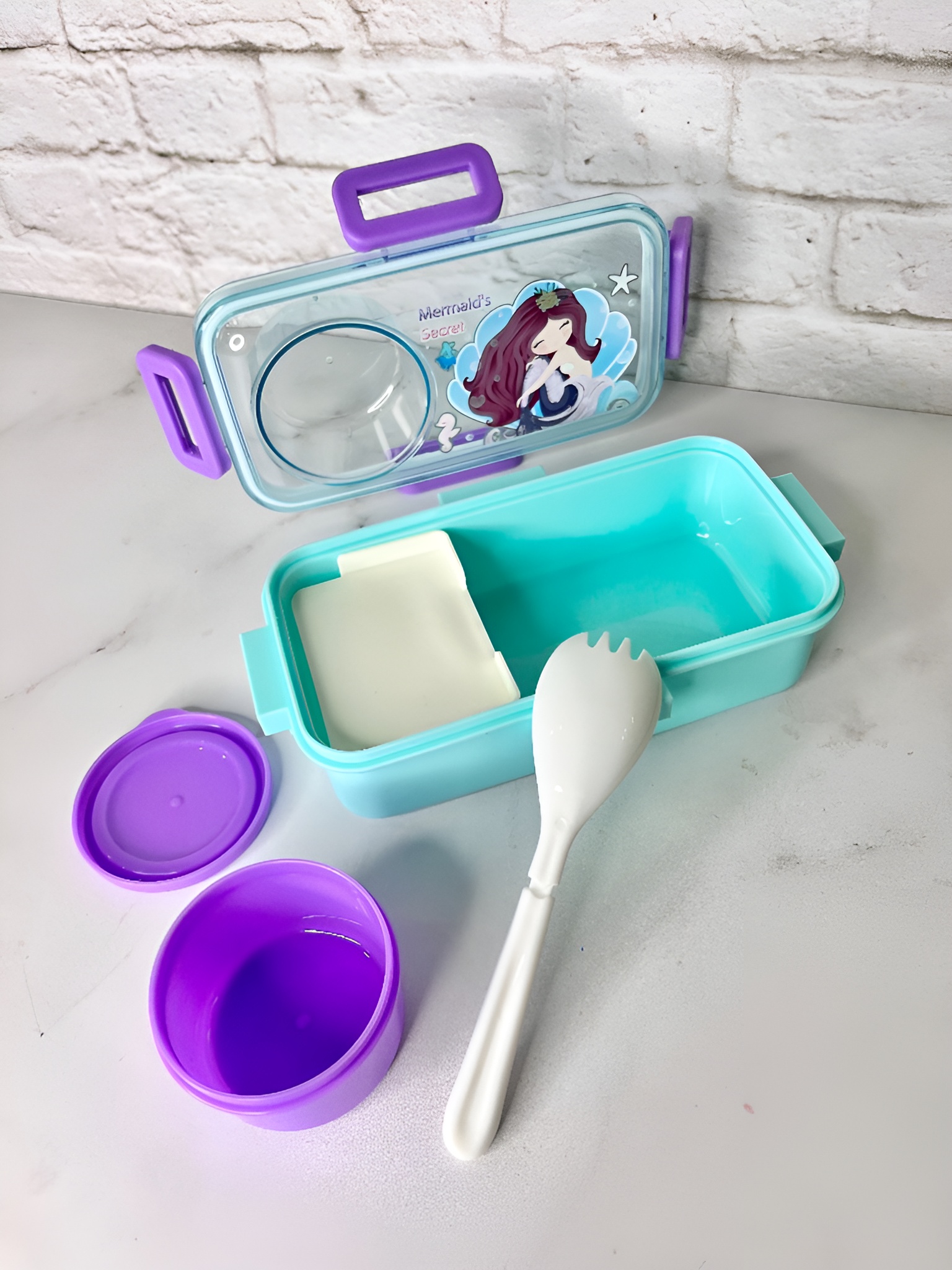 ظرف فانتزی کودک با رنگ‌بندی متنوع و طراحی کودکانه