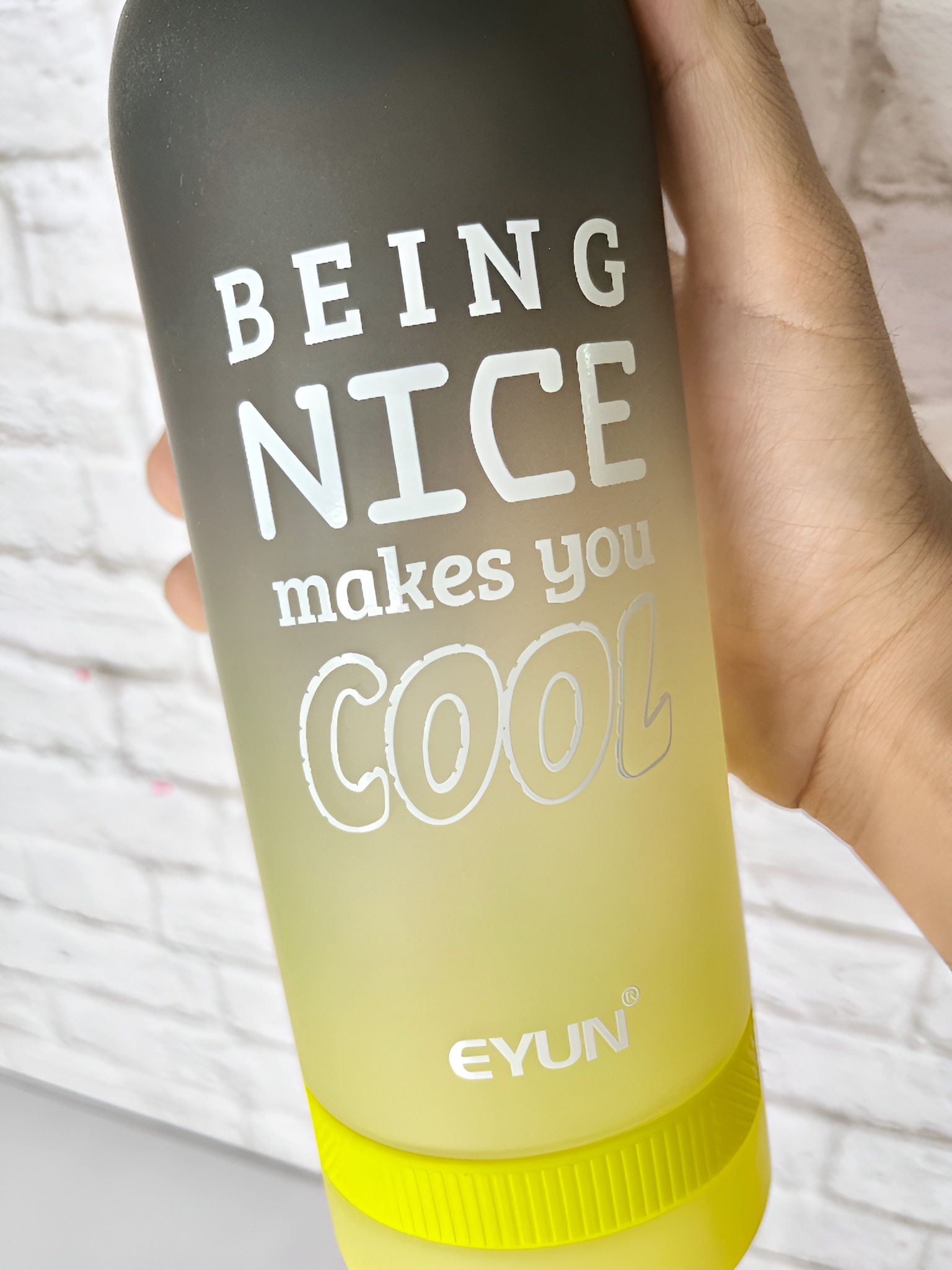 قمقمه EYUN اسپرت با نوشته Being Nice Makes You Cool