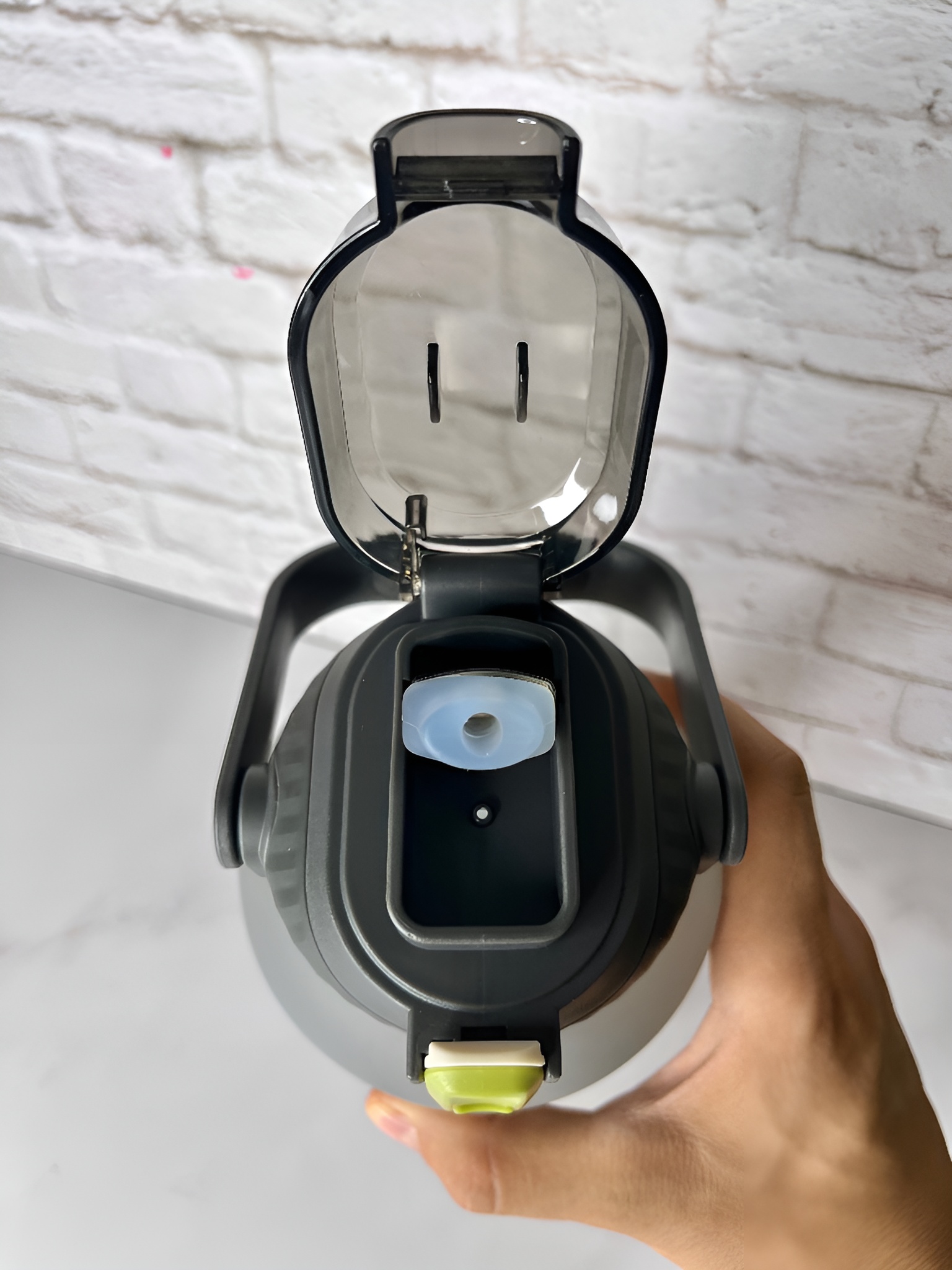 قمقمه ۲ لیتری EYUN با درب ایمن و مقاوم