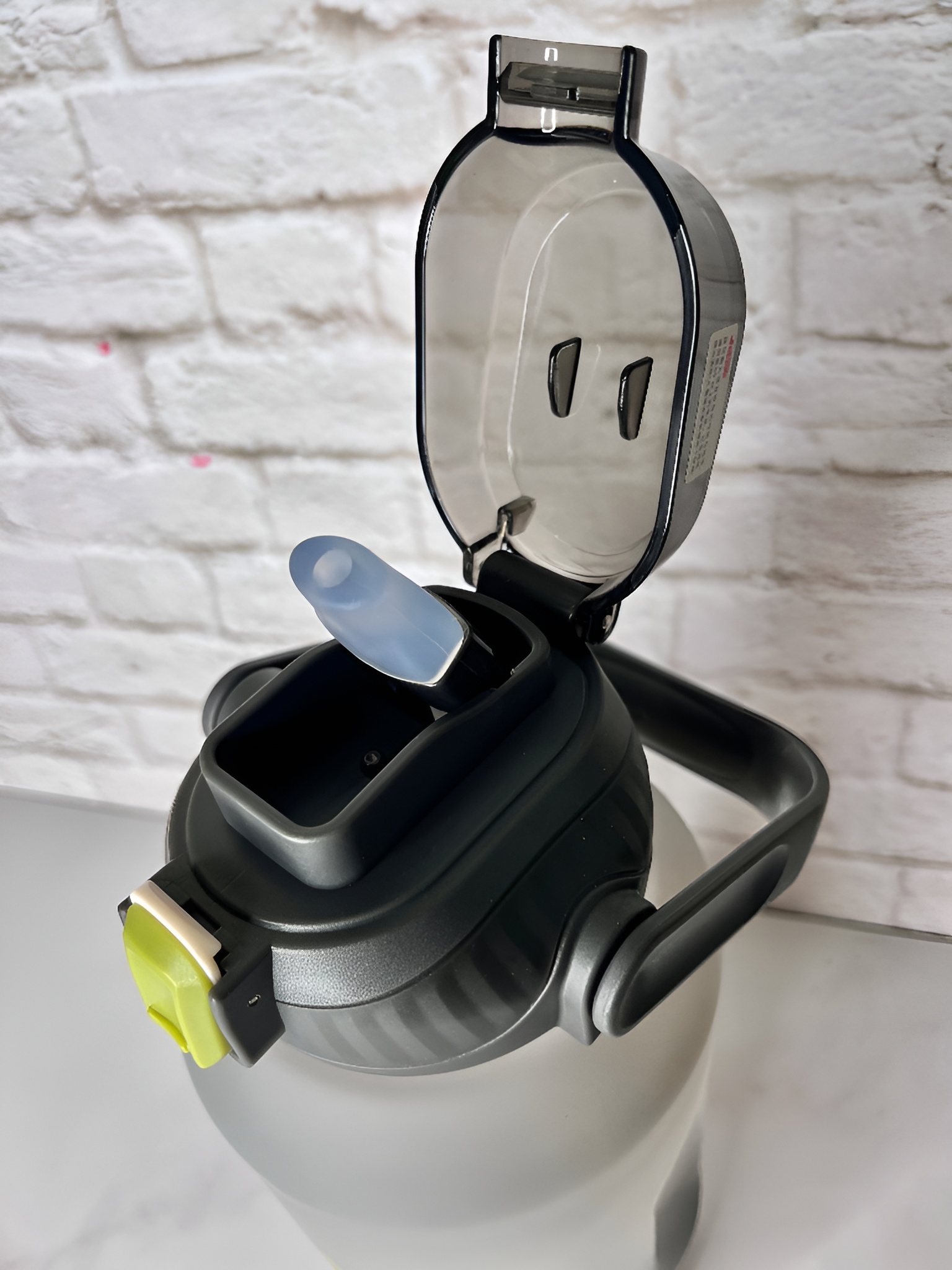 قمقمه ورزشی بزرگ مناسب ورزشکاران حرفه‌ای