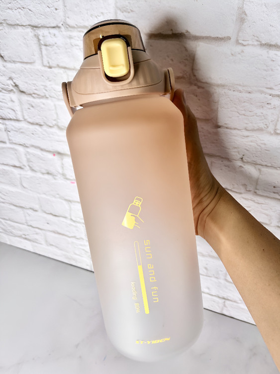 قمقمه اسپرت EYUN با بند و دسته حمل آسان