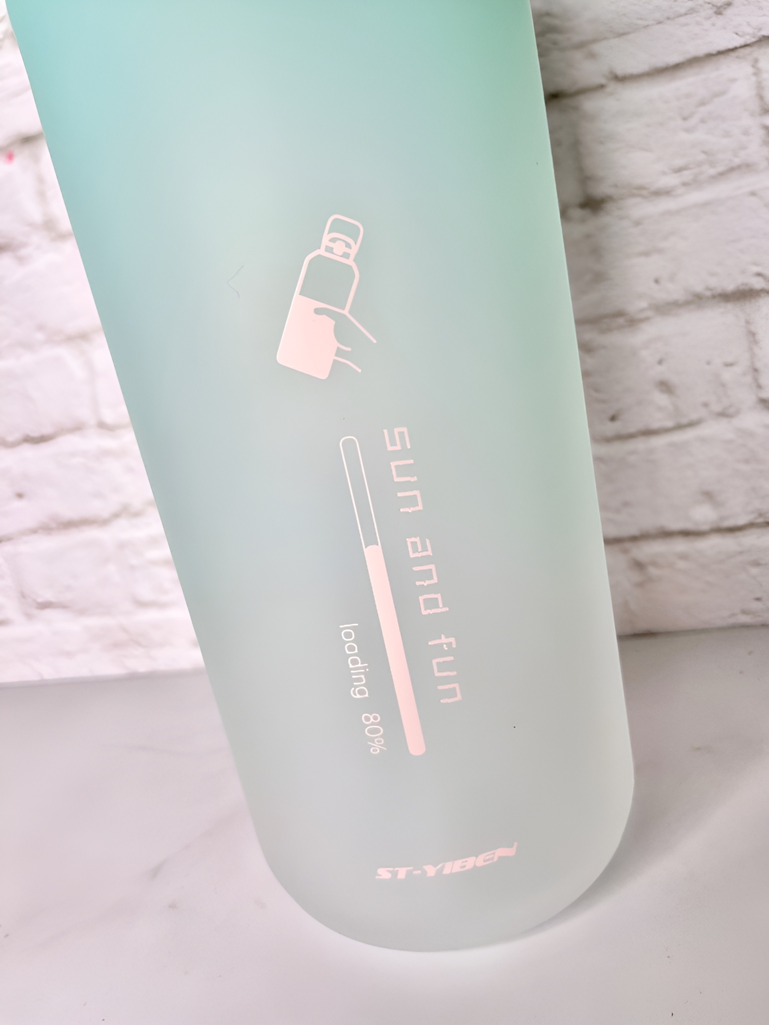 قمقمه ورزشی دو لیتری با طراحی ارگونومیک