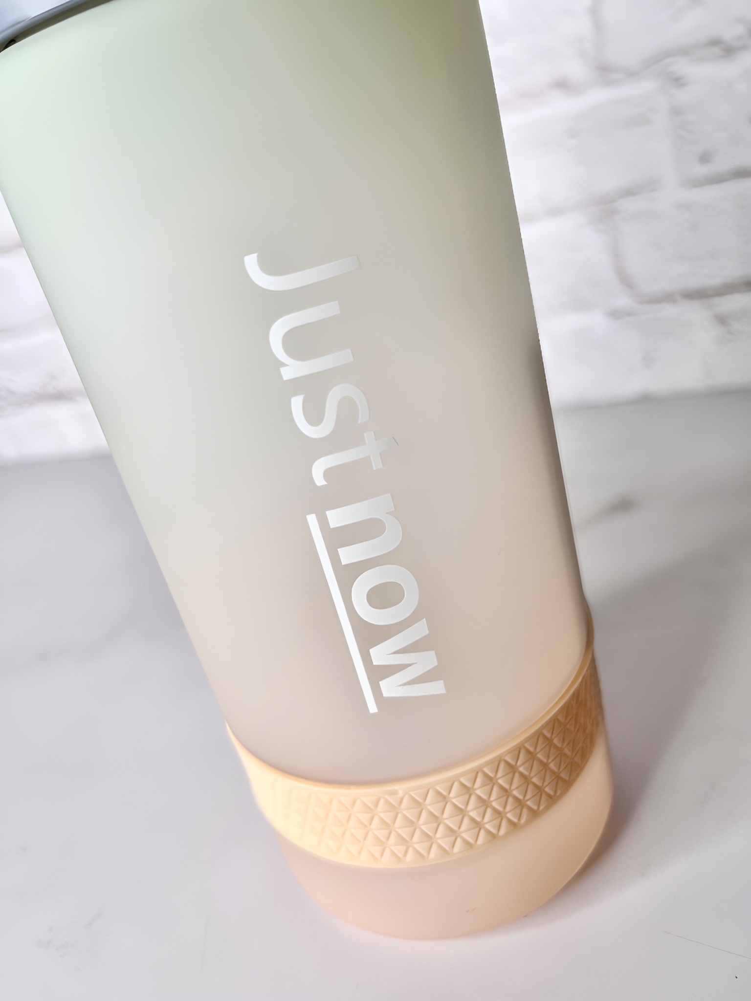 قمقمه ۵۳۰ میلی‌لیتری با بدنه مقاوم و درب ایمن