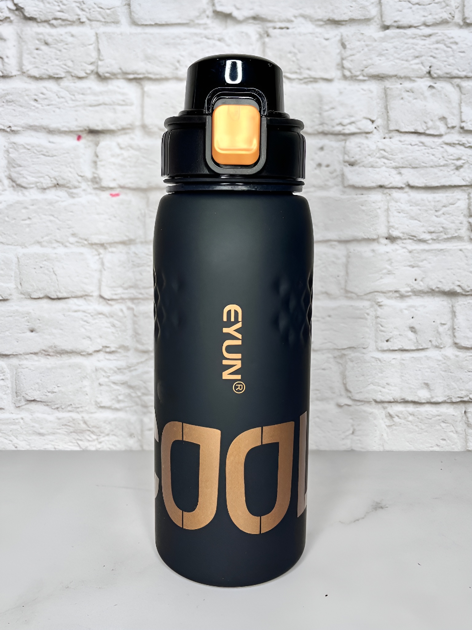 بطری ورزشی EYUN با ظرفیت یک لیتر و بدنه مات