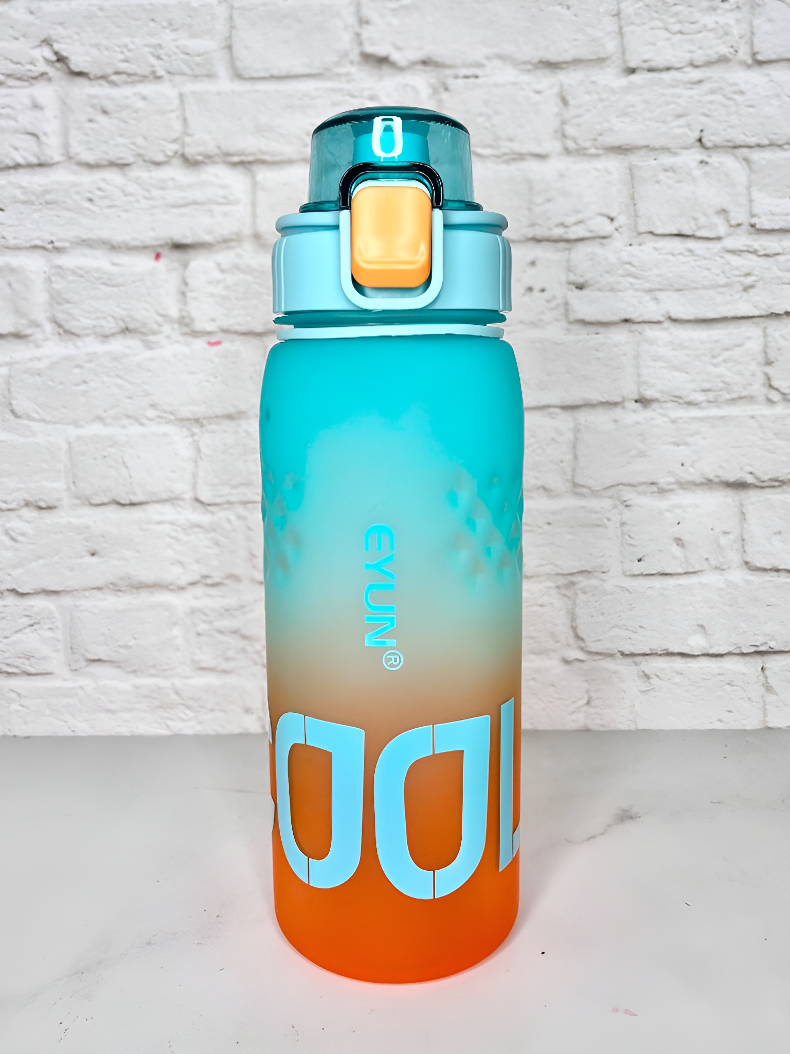 بطری آب مات EYUN با طراحی خوش‌دست