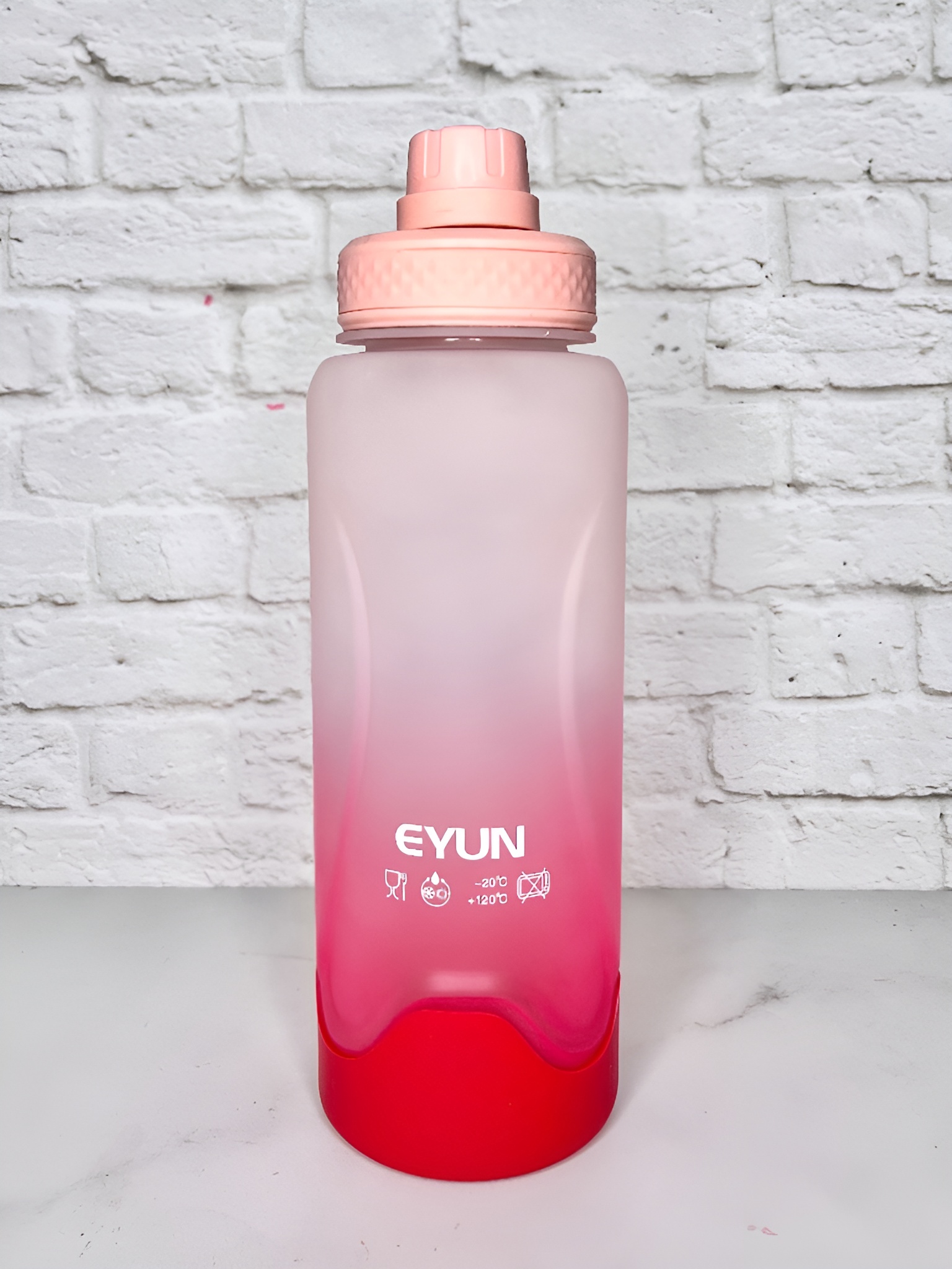 بطری ورزشی EYUN با رنگ‌بندی گرادیانت و بدنه مات
