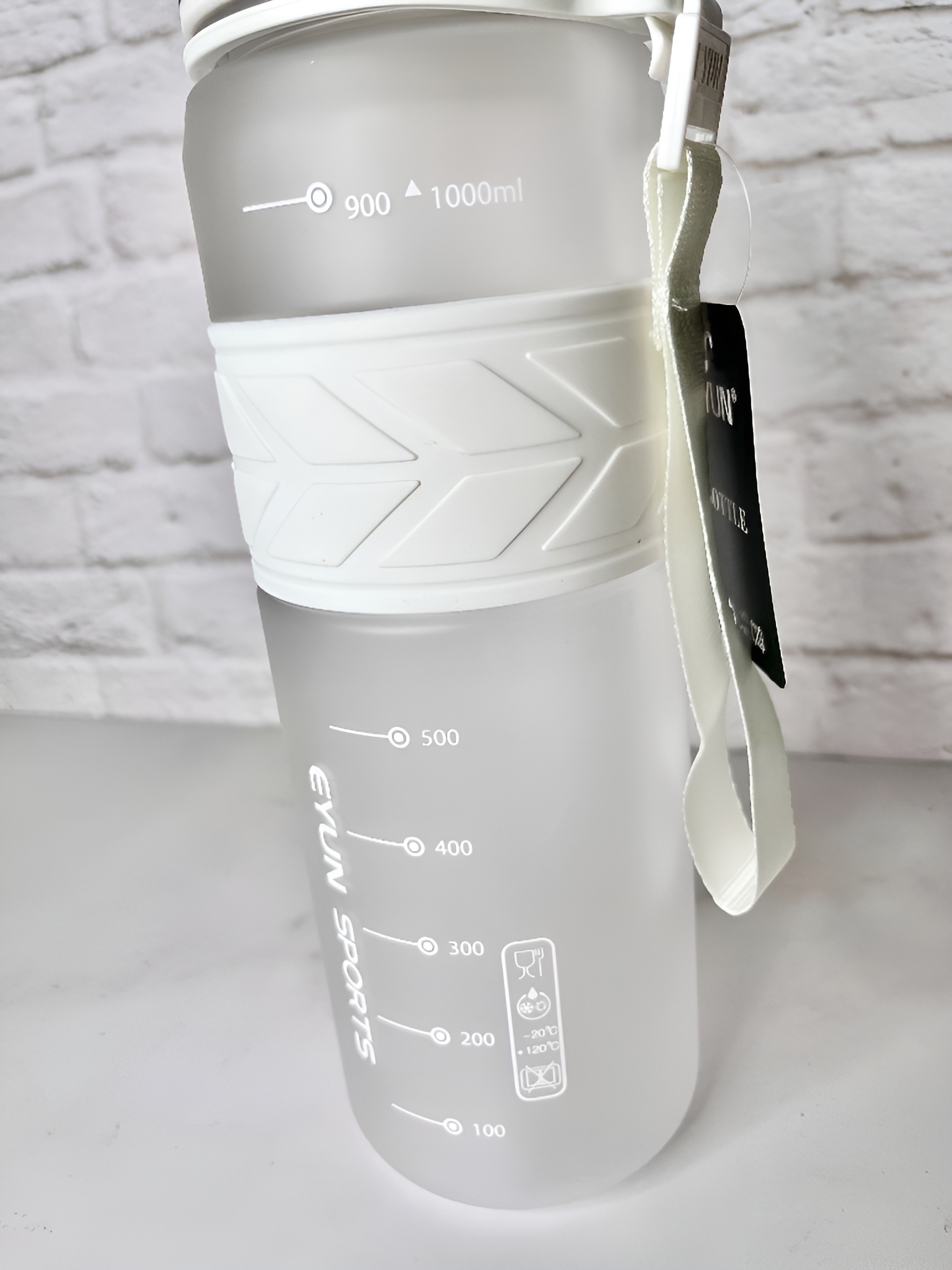 بطری آب ایون مدل Drink More H₂O با بدنه مقاوم