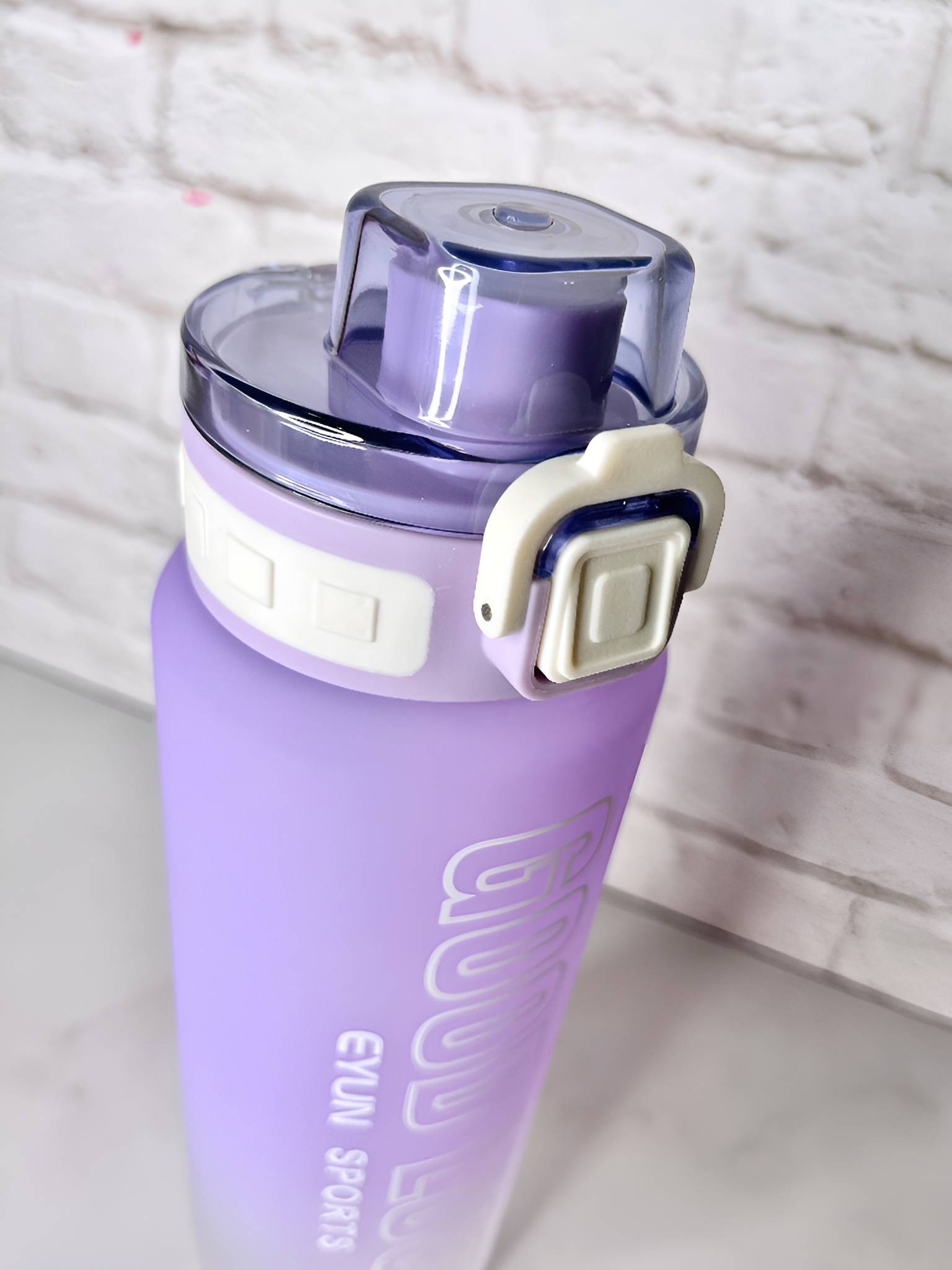 بطری آب ورزشی EYUN با طرح GOOD LUCK