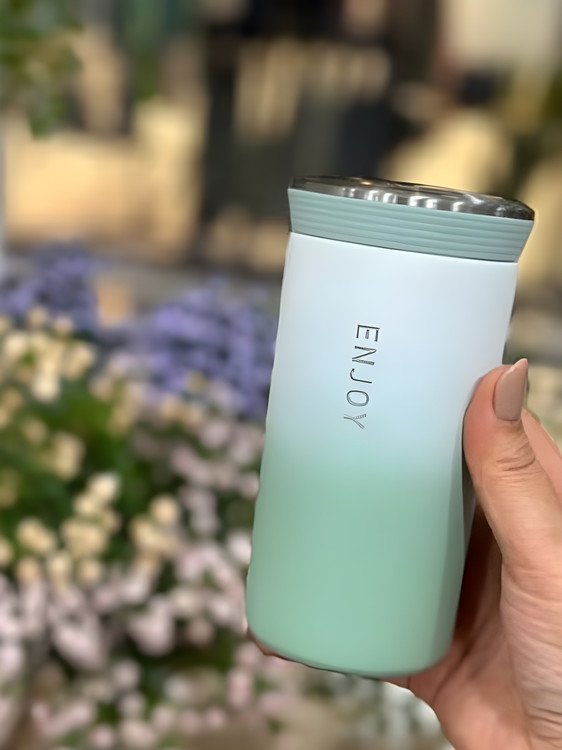 تراول ماگ سبک و زیبا با طرح آبرنگی