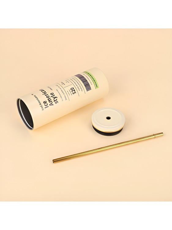 نمای نزدیک اسموتی خوری بزرگ مناسب نوشیدنی سرد