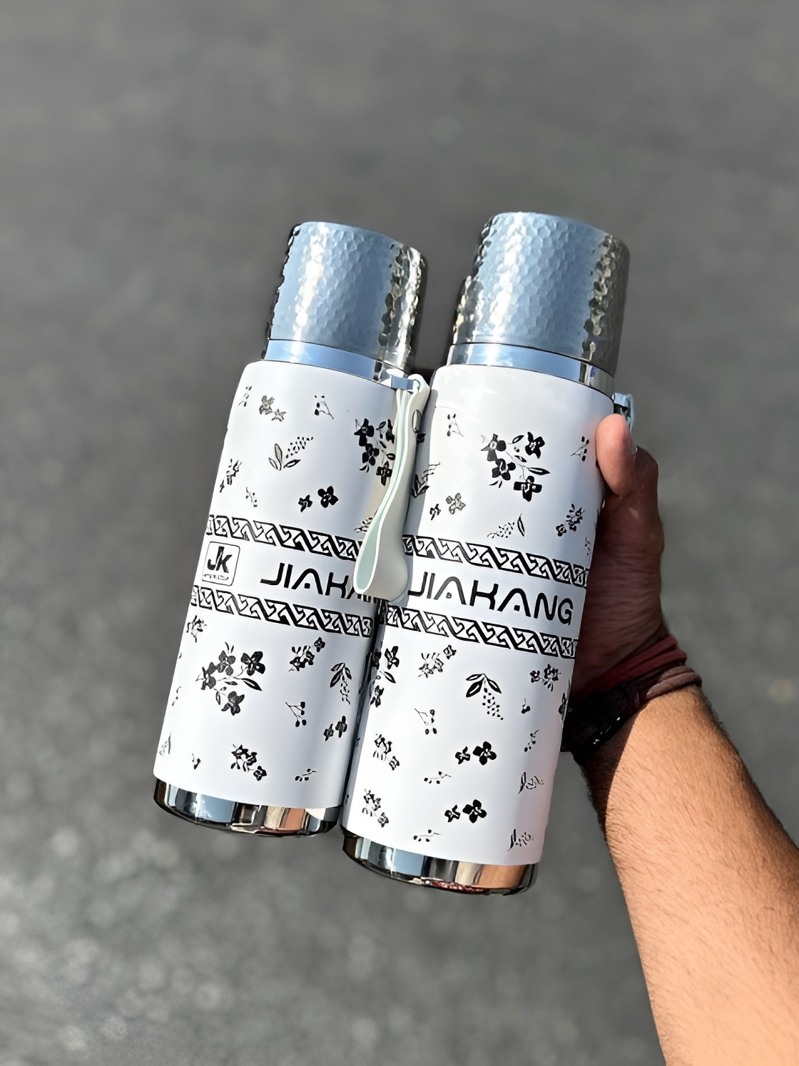 تصویر فلاسک طرح گل مناسب نوشیدنی گرم