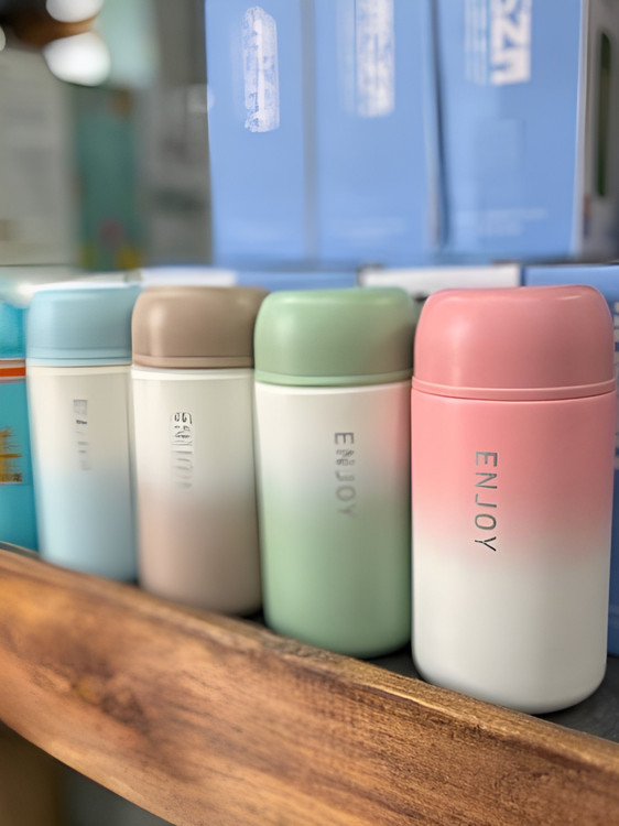 تصویر فلاسک جیبی کوچک با کیفیت بالا