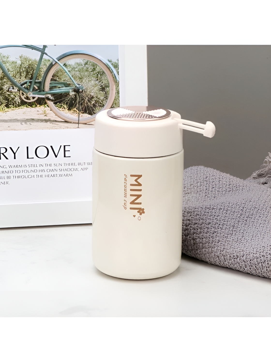 تصویر فلاسک کوچک مناسب سفر