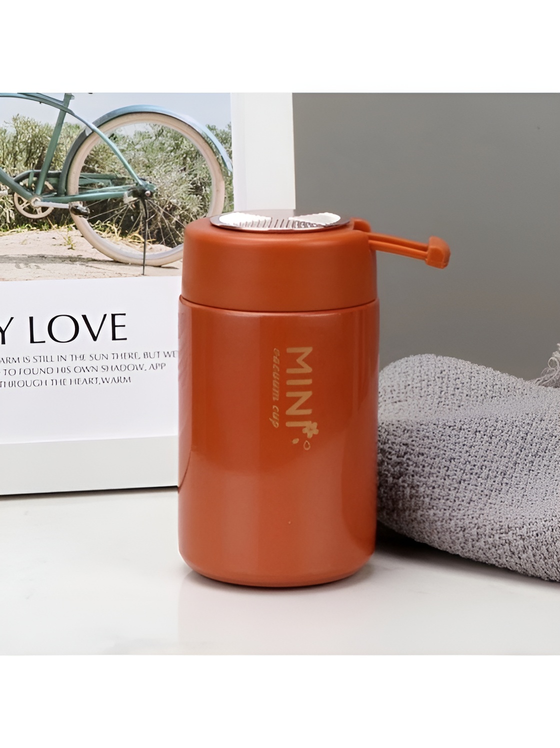 تصویر فلاسک Mini مناسب مدرسه و محل کار