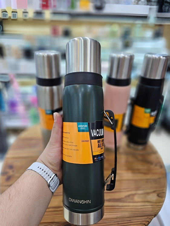 تصویر فلاسک مسافرتی ۱۲۰۰ میل