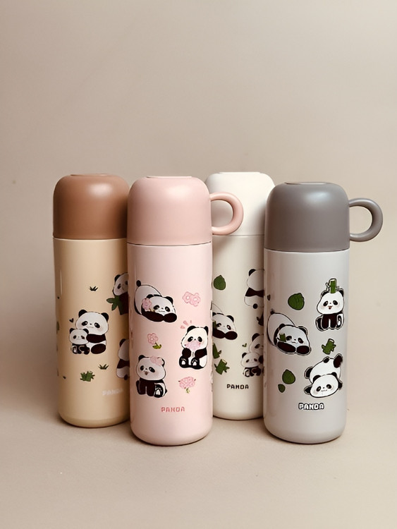 تصویر فلاسک پاندا با درب پیچی و لیوان