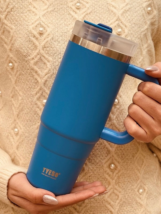 تصویر تامبلر مناسب نوشیدنیهای سرد